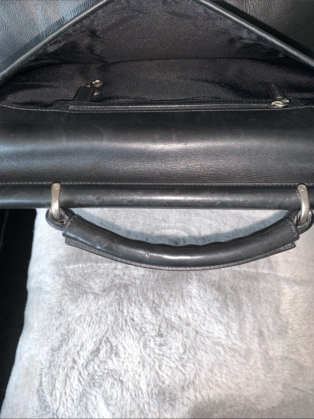 2008 Turnlock Barclay in Black with Chrome Hardware - Picture 6 of 11